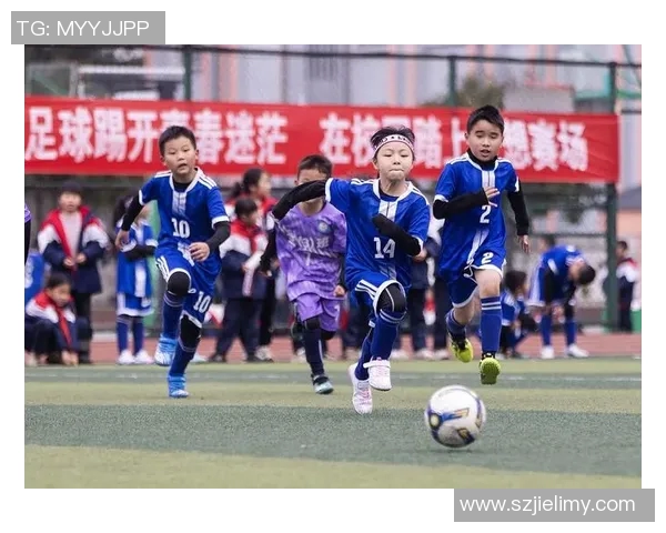 右脚为主的足球巨星们如何在绿茵场上展现非凡技艺与风采