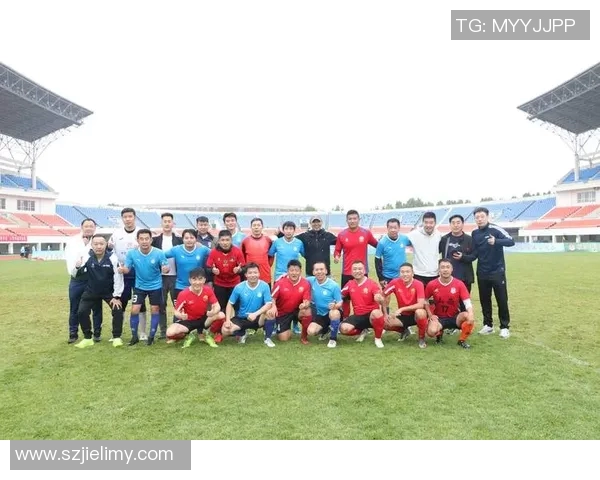 血腥绿茵场上的传奇人物揭秘十大足球明星的暴力瞬间与激烈对抗