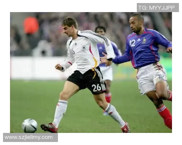 越看越喜欢的足球明星盘点与他们背后的动人故事 越看越喜欢的足球明星盘点与他们背后的动人故事