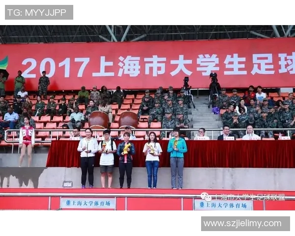 啦啦队如何助力足球明星的职业生涯与场上表现的深度关系探讨 啦啦队如何助力足球明星的职业生涯与场上表现的深度关系探讨