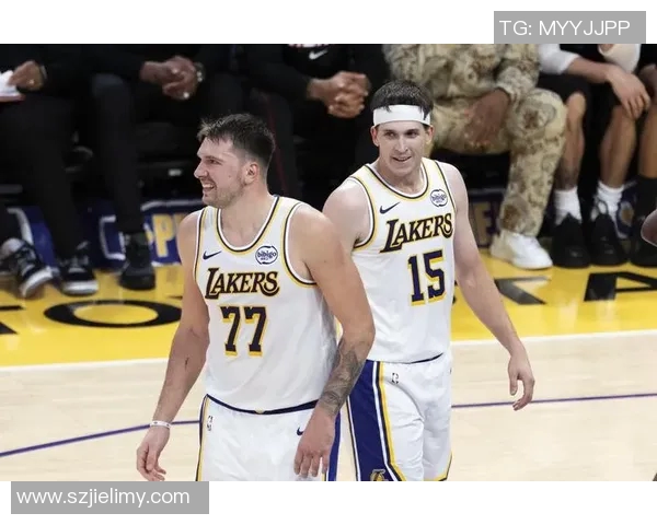 2019年湖人队与黄蜂队精彩对决回顾及赛季分析